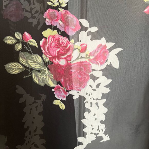 Beautiful Short Sheer Kimono with Floral Design - Picture 3 of 3